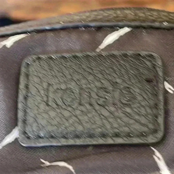 Kenzie women’s shoulder bag. Super vintage looking. Super cute. - Picture 8 of 8